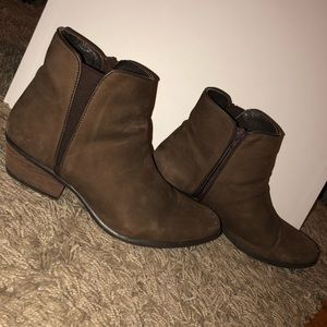 Steve Madden wooden heel nubuck booties